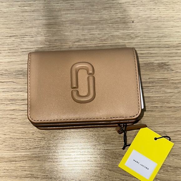 Marc Jacobs Tan Leather Wallet NWT - Picture 3 of 8